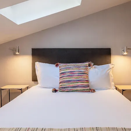 Contemporary Apartment Chiado * Lissabon