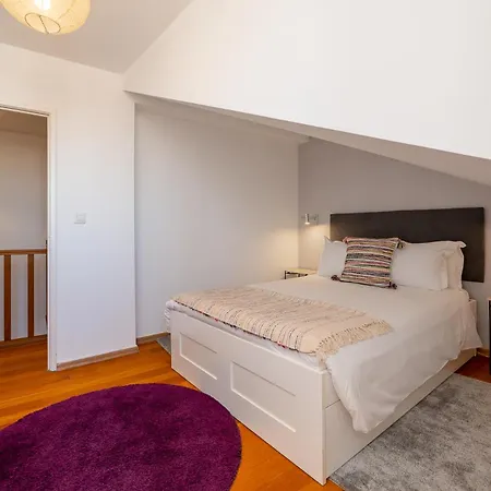 Contemporary Apartment Chiado *