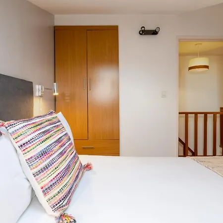 Contemporary Apartment Chiado * Lissabon