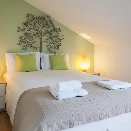 Contemporary In Historical Chiado Apartment Lisbon