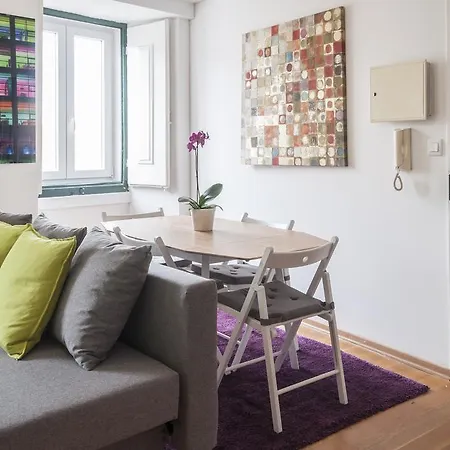 Contemporary In Historical Chiado Apartment