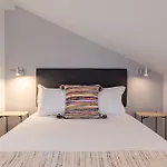Contemporary Apartment Chiado