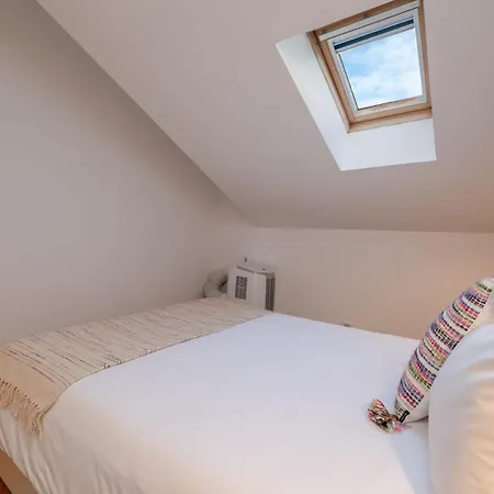 Contemporary In Historical Chiado Apartment