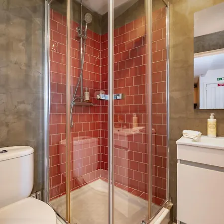 Contemporary In Historical Chiado Apartment *