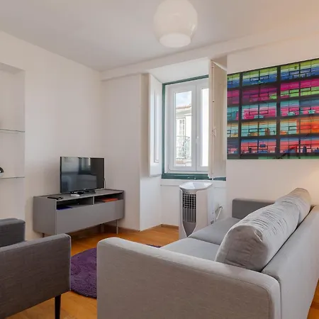 Contemporary In Historical Chiado Apartment *