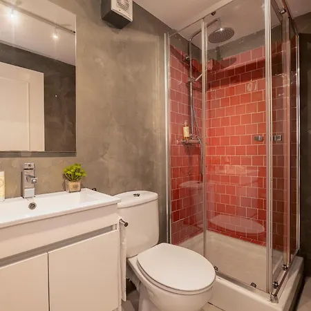 Contemporary In Historical Chiado Apartment