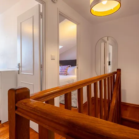 Contemporary Apartment Chiado * リスボン